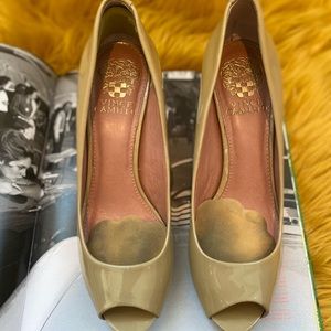 Vince camuto size 6 1/2 mustard tan